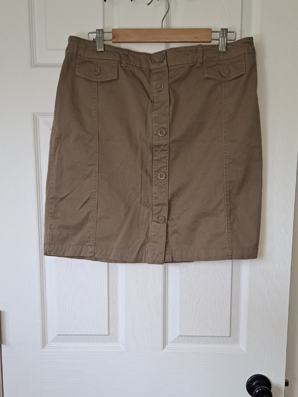 New York & Company Khaki Stretch Button Front Pockets Comfy Casual Mini Skirt